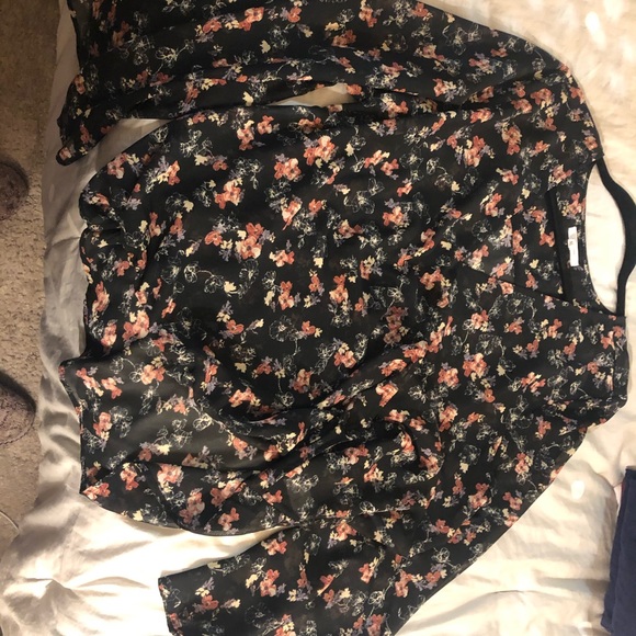 Maurice’s Sheer floral blouse - Picture 2 of 2